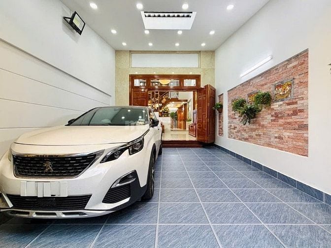 Nhà 5 tầng 5X21m HXH thông gần Emart tặng lại hết nội thất mới, 12.9T