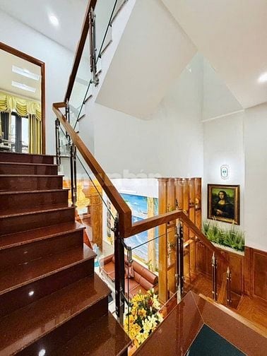 Nhà 5 tầng 5X21m HXH thông gần Emart tặng lại hết nội thất mới, 12.9T