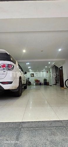 Bán nhà Nguyễn Chí Thanh 75m2, ô tô vào nhà, gần phố, nhà đẹp ở luôn