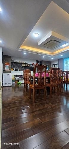 Bán nhà Nguyễn Chí Thanh 75m2, ô tô vào nhà, gần phố, nhà đẹp ở luôn