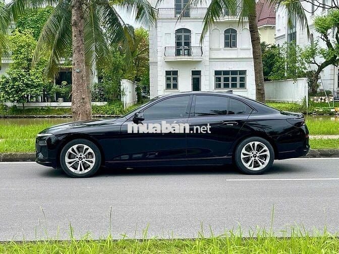 Vinfast Lux A2.0 2022 Base 30000 km Đen