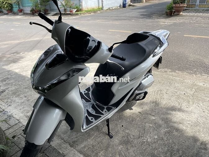 Xe zin 1 chủ từ đầu nữ sử dụng mầu trắng