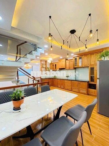 NHÀ TRUNG TÂM GÒ VẤP NGANG 5M HẺM Ô TÔ