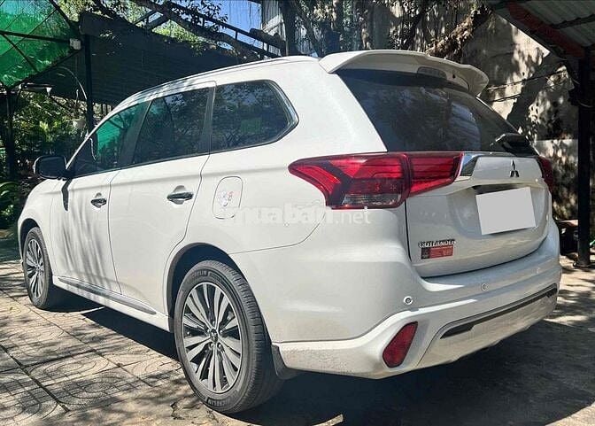 Mitsubishi Outlander siêu mới.