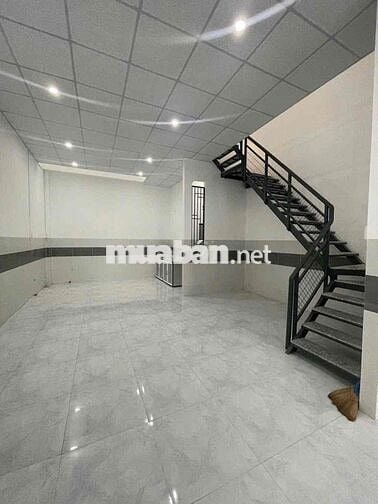 Nhà trống suốt trục chính kdc Nam Long