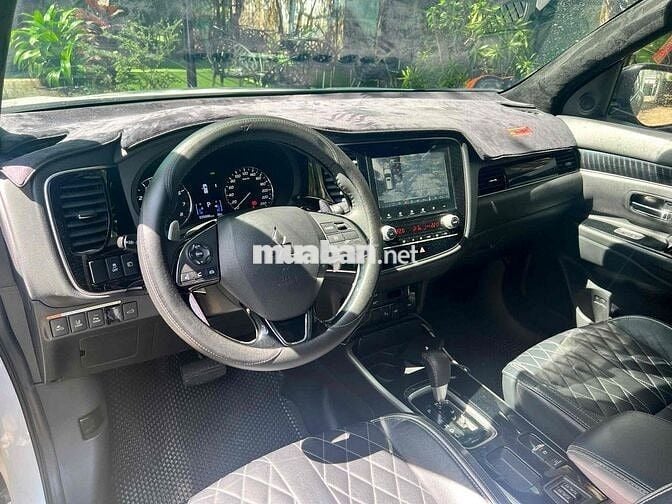 Mitsubishi Outlander siêu mới.