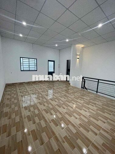 Nhà trống suốt trục chính kdc Nam Long