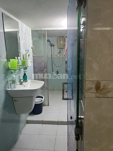 Chính chủ bán căn hộ chung cư căn góc lầu 1 só 26 Ngô Quyền p6 Q5.