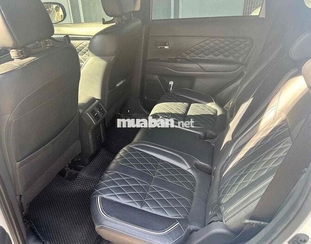 Mitsubishi Outlander siêu mới.