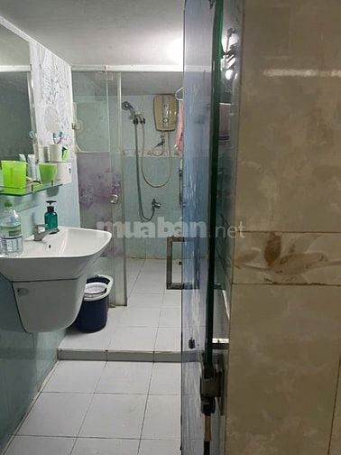 Chính chủ bán căn hộ chung cư căn góc lầu 1 só 26 Ngô Quyền p6 Q5.