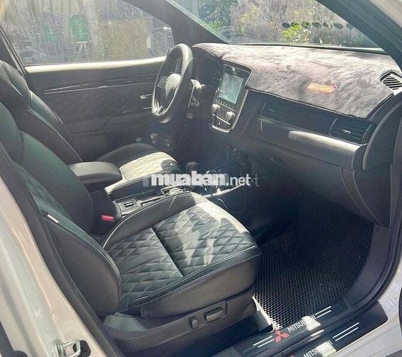 Mitsubishi Outlander siêu mới.