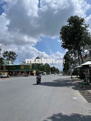 Nhà trống suốt trục chính kdc Nam Long