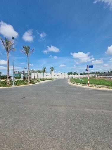 Nền thổ cư đối diện công viên kế bên trường học khu Nam Long 2