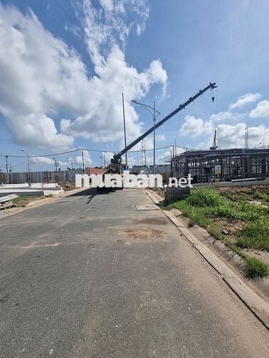 Nền thổ cư đối diện công viên kế bên trường học khu Nam Long 2