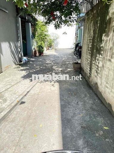 Chính chủ bán nhà gần Chợ Vĩnh Quỳnh, 3 tầng 1 tum, ba gác đỗ cửa