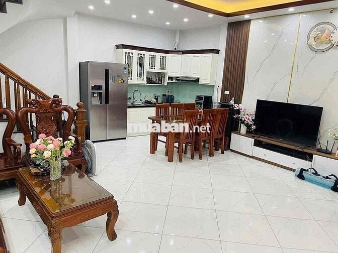 Chính chủ bán nhà gần Chợ Vĩnh Quỳnh, 3 tầng 1 tum, ba gác đỗ cửa