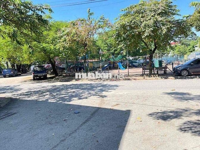 Chính chủ bán nhà gần Chợ Vĩnh Quỳnh, 3 tầng 1 tum, ba gác đỗ cửa