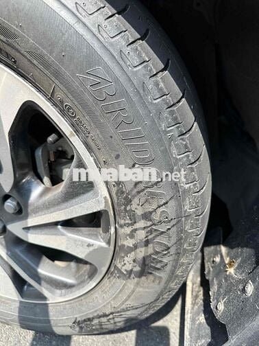 Toyota Innova E 2021 Số sàn 7c màu đồng ánh kim