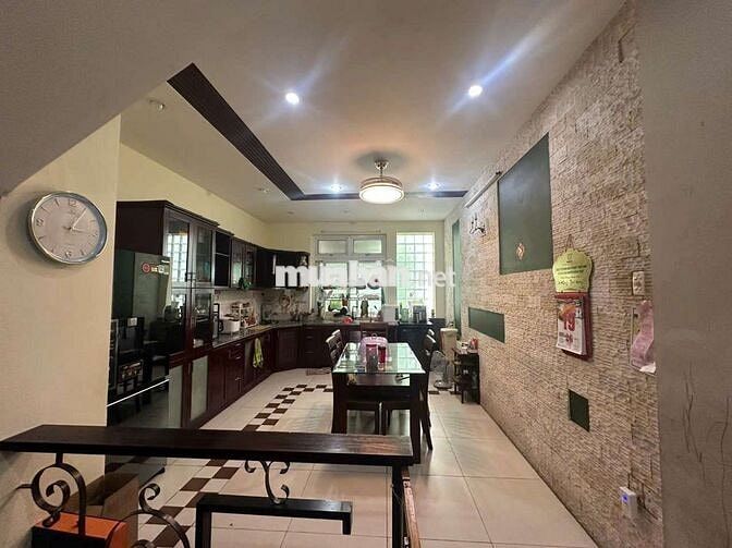 12ty5 thương lương chính chủ bán nhà măt tiền nôi bô KDC cao lỗ P4 Q8