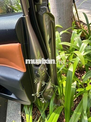 Toyota Innova E 2021 Số sàn 7c màu đồng ánh kim