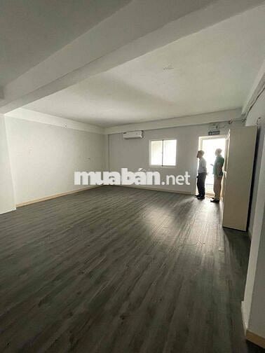 Văn phòng 40m mặt tiền Lâm Văn Bền sẵn máy lạnh free phí QL