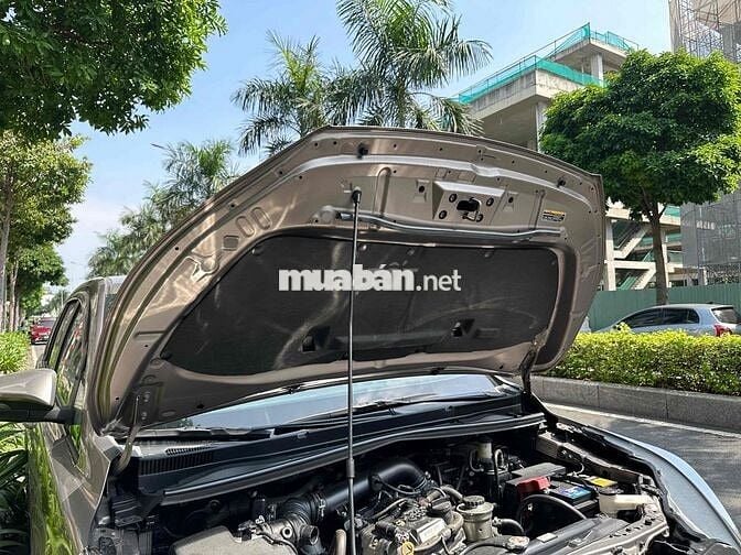 Toyota Innova E 2021 Số sàn 7c màu đồng ánh kim