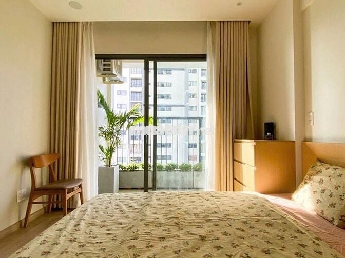 cần bán gấp căn hộ 3PN-2WC,đã có sổ hồng,giá bán 2tỷ8,đầy đủ nội thất