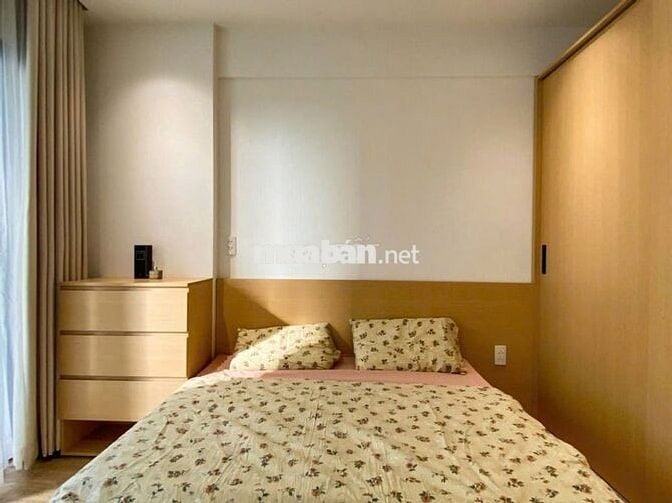 cần bán gấp căn hộ 3PN-2WC,đã có sổ hồng,giá bán 2tỷ8,đầy đủ nội thất