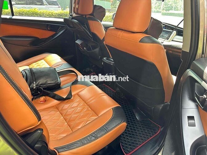 Toyota Innova E 2021 Số sàn 7c màu đồng ánh kim