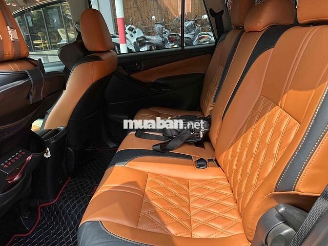 Toyota Innova E 2021 Số sàn 7c màu đồng ánh kim