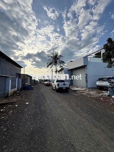 Bán nhà kho 2 mặt tiền đường Hà Huy Giáp ( Tân Lợi ), kinh doanh tốt