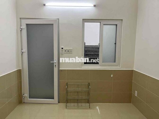 Phòng Đẹp kế Trường Ngân Hàng, Sư Phạm Kỹ Thuật