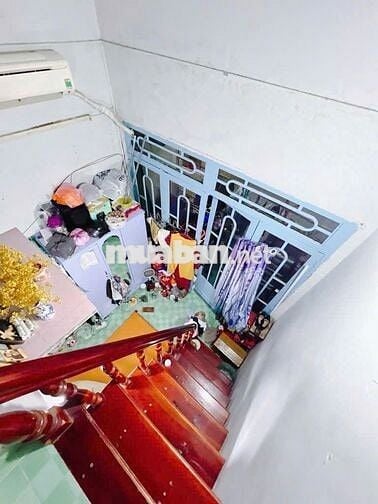 SÁT MẶT TIỀN Q4  NGANG 3.2 X 9M