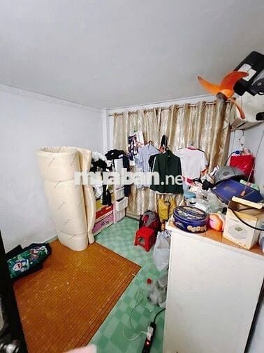 SÁT MẶT TIỀN Q4  NGANG 3.2 X 9M