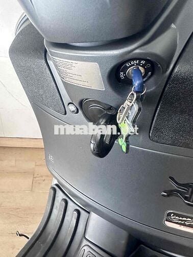 Piaggio Vespa 300cc Xám 38381 km