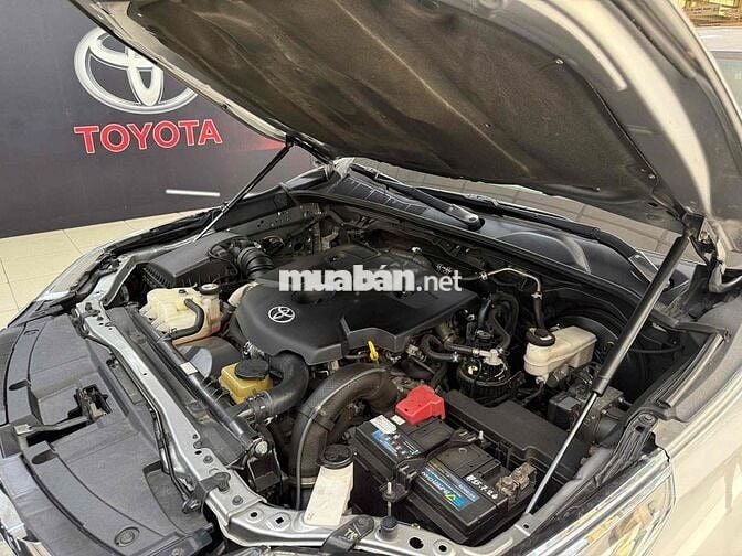 Toyota Fortuner Bạc 7 chỗ