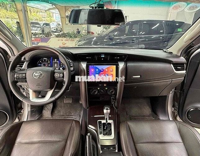 Toyota Fortuner Bạc 7 chỗ