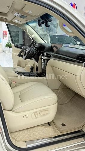 Bán Lexus LX570 sản xuất 2016, màu vàng cát cực đẹp.