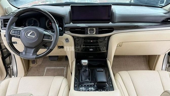 Bán Lexus LX570 sản xuất 2016, màu vàng cát cực đẹp.