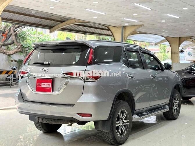 Toyota Fortuner Bạc 7 chỗ