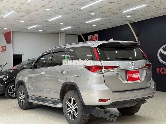 Toyota Fortuner Bạc 7 chỗ