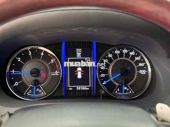 Toyota Fortuner Bạc 7 chỗ