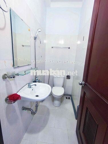 Cho thuê phòng cửa sổ trời ở trung tâm quận 1, gần ĐH Sài Gòn