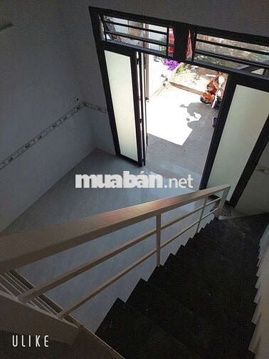 Cần tiền bán gâp...nhà tường nguyên con