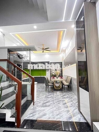 nhà sổ hồng riêng đã hoàn công. sân ô tô. khu dân cư bình chuẩn