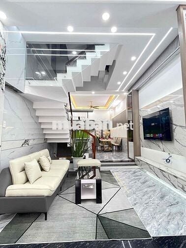 nhà sổ hồng riêng đã hoàn công. sân ô tô. khu dân cư bình chuẩn