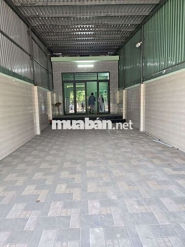 Nhà mặt tiền Bùi Công Trừng, dt 5x24m, cách trường Võ Văn Thặng 200m.