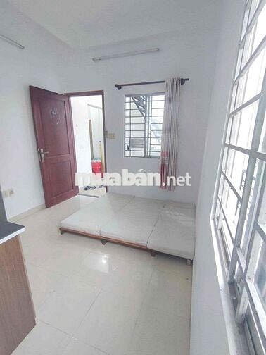 Cho thuê phòng cửa sổ trời ở trung tâm quận 1, gần ĐH Sài Gòn