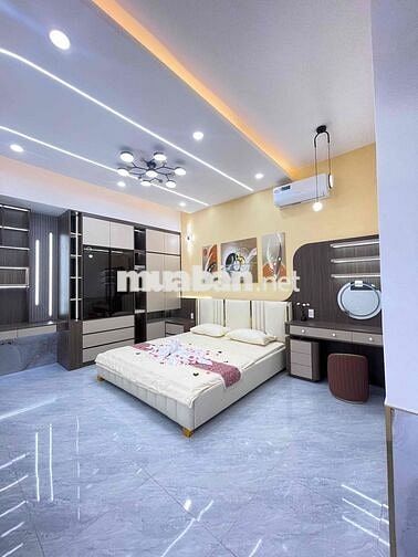 nhà sổ hồng riêng đã hoàn công. sân ô tô. khu dân cư bình chuẩn