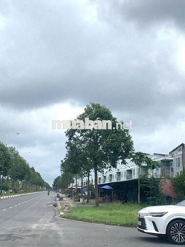 Bán Nhà trọ 7 phòng với 1 kiot + Đất giá 1ty7 /250m2 sổ sẳn